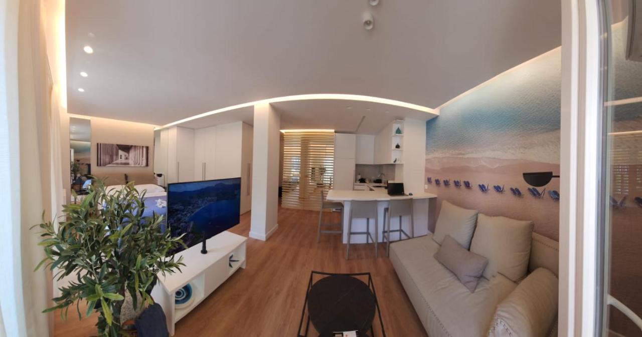 Renovated Apartment With Roof Garden Access, 15 M Walk To Acropolis 雅典 外观 照片