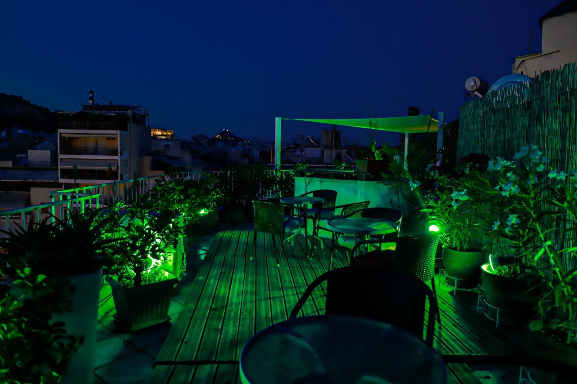 Renovated Apartment With Roof Garden Access, 15 M Walk To Acropolis 雅典 外观 照片