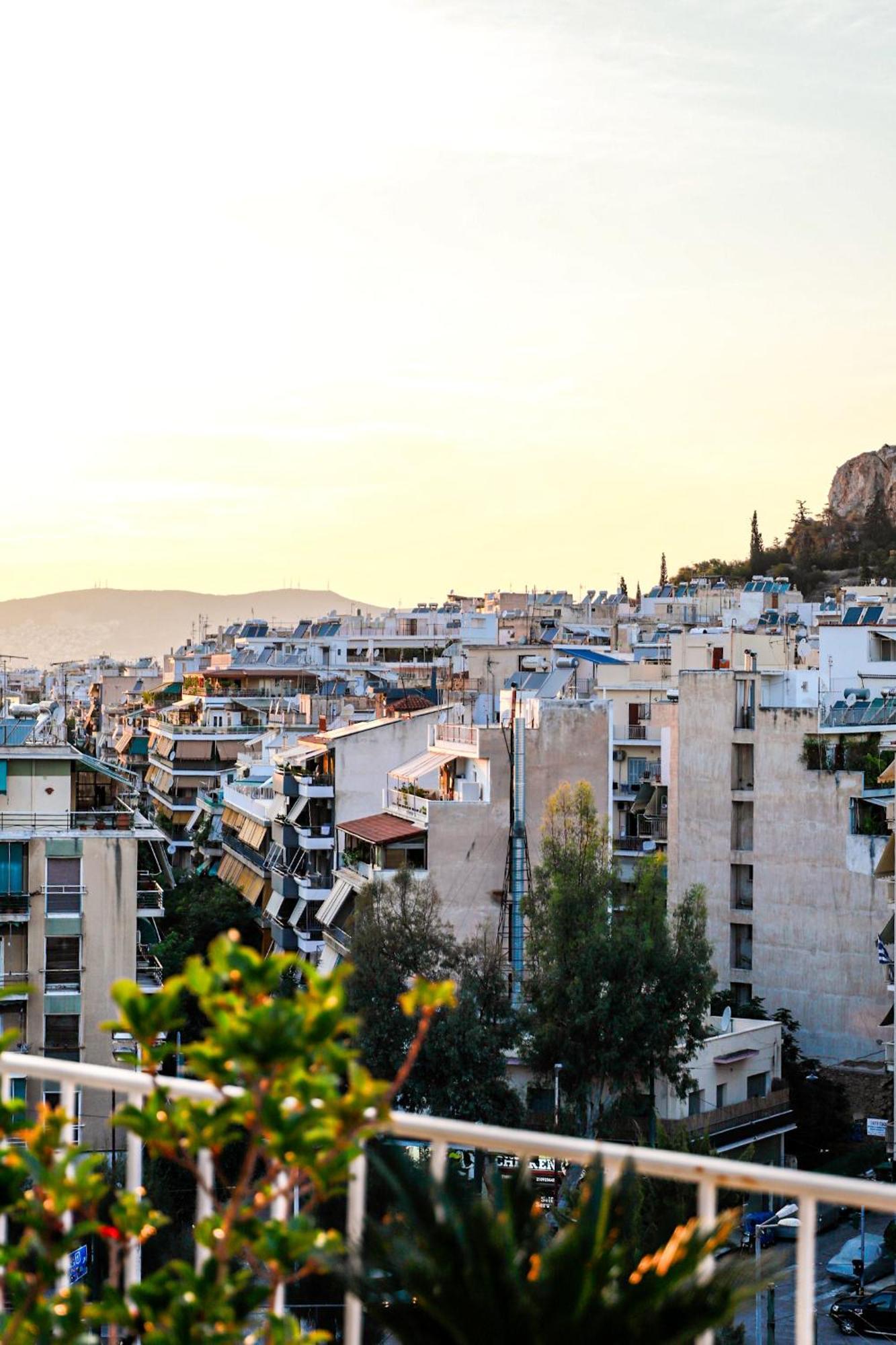 Renovated Apartment With Roof Garden Access, 15 M Walk To Acropolis 雅典 外观 照片